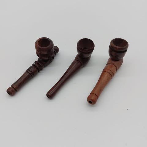 Tubo de madeira pequeno