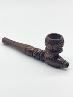 Tubo de madeira com padrão médio